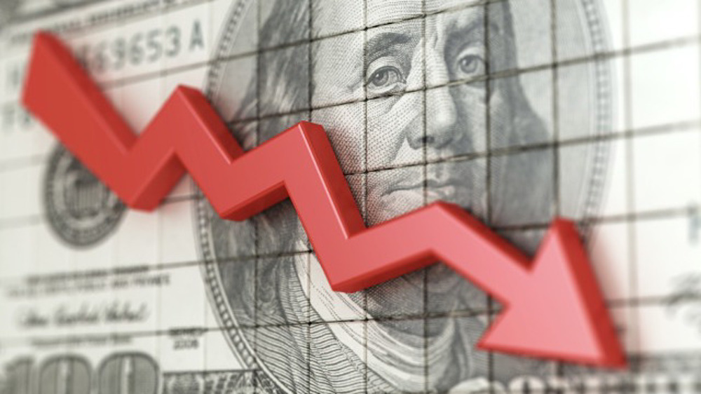 A financial expert analyzing U.S. stock market trends and currency fluctuations affecting growth investors.